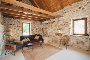 Maison Laurel - Beautiful Stone Estate With Private Pool, Near Split and Omiš - 4hvězdičkové hotely ve městě Gata