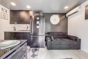 Mod Bungalow with Ultra-Private Outdoor Hang Space!