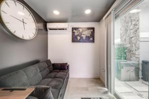 Mod Bungalow with Ultra-Private Outdoor Hang Space!