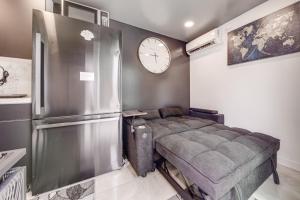 Mod Bungalow with Ultra-Private Outdoor Hang Space!