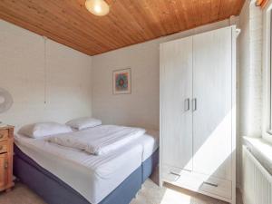 Bungalow in Callantsoog near Sandy Beach