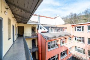 Bright and airy apartment in unique suburb