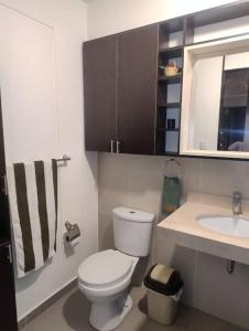 Depa con estacionamiento 3 dorm en Av Brasil