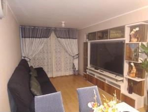 Depa con estacionamiento 3 dorm en Av Brasil