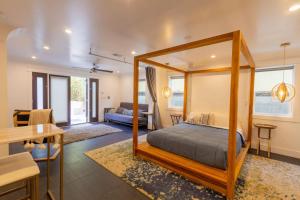 Deluxe Master Studio Private Entrance and Patio