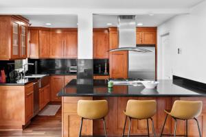 Spectacular Views and Tranquil Retreat in Los Feliz