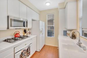 Heart of Carmel Valley 2BR, Families and Corp Stays