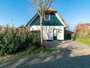 Villa near beach with sauna and fenced garden