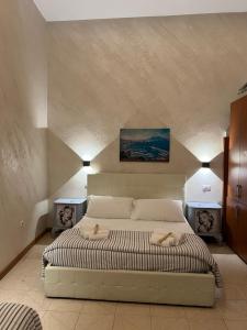 La cartolina di Napoli free parking for small cars only