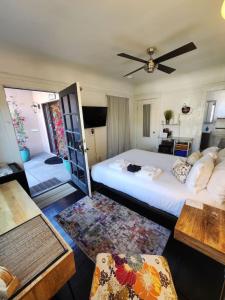 Studio w Private Entrance Convenient and Cozy