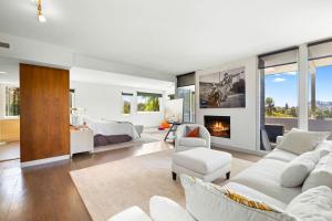 Hilltop Designer Midcentury Modern 4BR Pool HotTub