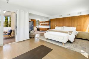 Hilltop Designer Midcentury Modern 4BR Pool HotTub