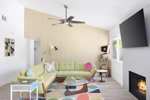 Vista Azul A Vibrant Modern 3BR Desert Retreat