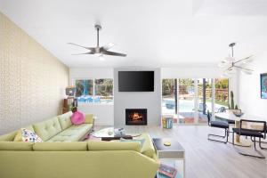 Vista Azul A Vibrant Modern 3BR Desert Retreat