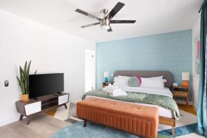 Vista Azul A Vibrant Modern 3BR Desert Retreat