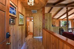 Serene Tahoe Donner Cabin mins to Lake, Ski, Golf