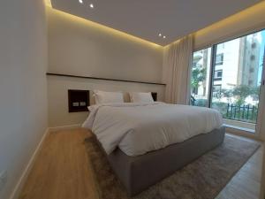 Beautiful 2BR Apartment w Garden