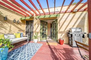 Atwater Oasis with Pool and HotTub very Walkable Area