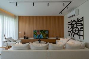 Penthouse with Private Pool in Lake View Residence