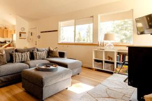 Walk to Palisades Village Pet Friendly 2BR Chalet