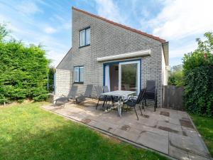 Charming villa near sandy beach