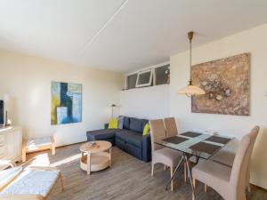 Apartment by Dutch Dunes with Balcony Views - 3hvězdičkové hotely ve městě Julianadorp