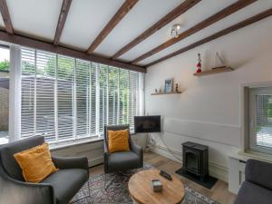 Bungalow in Sint Maartenszee near the Beach