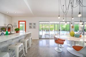 The Popsicle House - SWEET Mid Century Modern Home