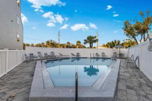 Beachfront Condo w Balcony on Manasota Key