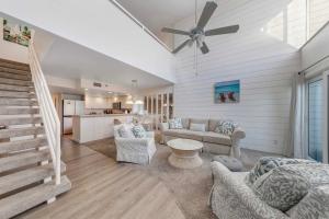 Beachfront Condo w Balcony on Manasota Key