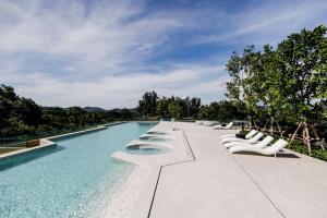 Cozy 1 BR beachfront apartment