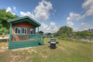 Lake Conroe Queen Studio Cabin 5 - 亨博尔