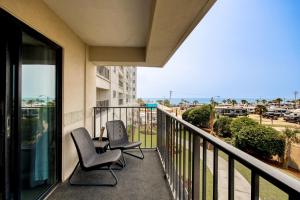 Renaissance Tower 216C