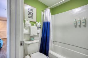 Renaissance Tower 216C