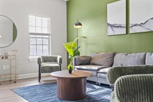 Upscale King 3BR Townhouse in Pineville