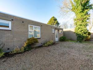 Bungalow in Sint Maartenszee near Beach