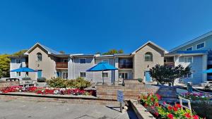 Put-in-Bay Poolview Condo #4