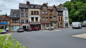 Appartements VILLA-AUDEMER - BELLEVUE centre-ville Pont-Audemer proche Honfleur : photos des chambres