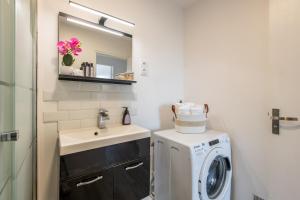 Appartements Large 4 Bedroom Apartment near metro - only 30 minutes to Paris and Disneyland : photos des chambres