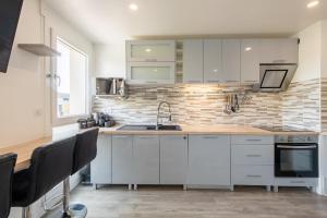 Large 4 Bedroom Apartment near metro - only 30 minutes to Paris and Disneyland