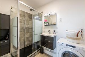 Large 4 Bedroom Apartment near metro - only 30 minutes to Paris and Disneyland