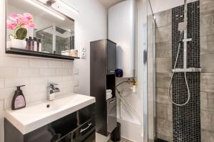 Appartements Large 4 Bedroom Apartment near metro - only 30 minutes to Paris and Disneyland : photos des chambres