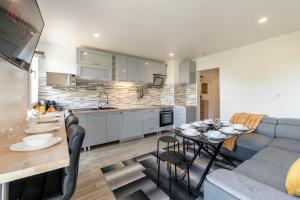 Appartements Large 4 Bedroom Apartment near metro - only 30 minutes to Paris and Disneyland : Appartement 4 Chambres Deluxe