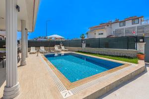 NEAR BY THE LAND OF LEGEND’S PRIVATE POOL VILLA SUN