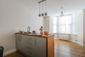 Free parking 7-Min Walk to Principality and City Centre