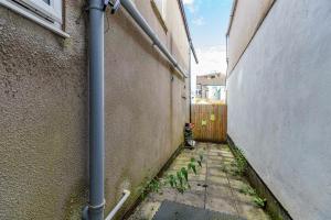 8 Min Walk to Cardiff Centre
