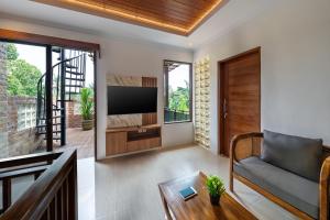 Yasana Jineng Villa 2 Modern 3 BR Villa with Balcony, Rooftop & New Ameneties