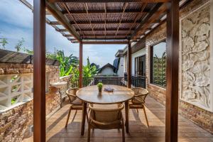 Yasana Jineng Villa 2 Modern 3 BR Villa with Balcony, Rooftop & New Ameneties