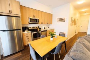 Stylish 4BR Stay-Prime Location - State rep