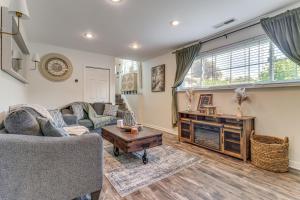 8 Mi to Henry Ford Museum Westland Family Home